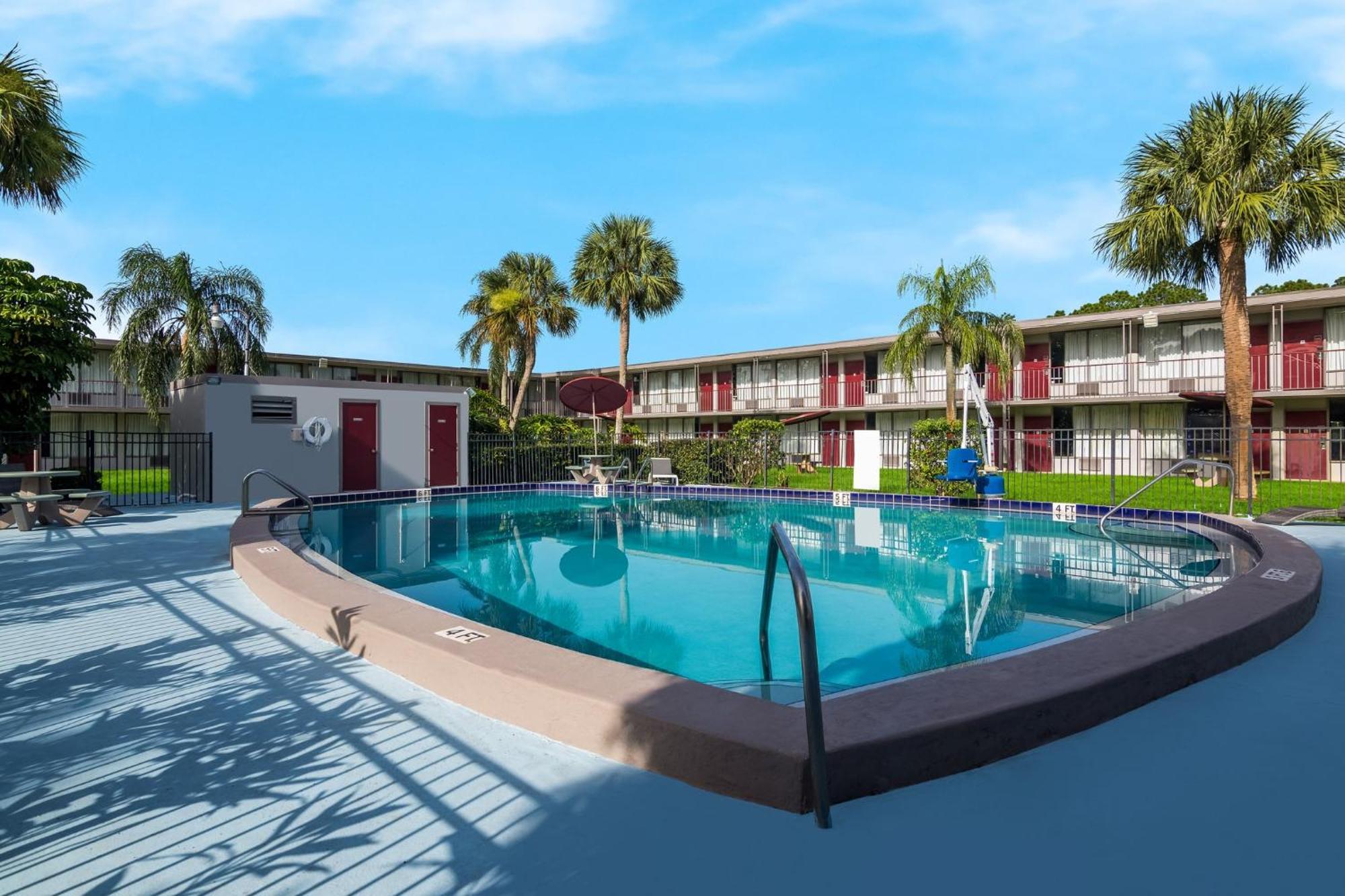 Hometowne Studios By Red Roof Vero Beach - I-95 Εξωτερικό φωτογραφία